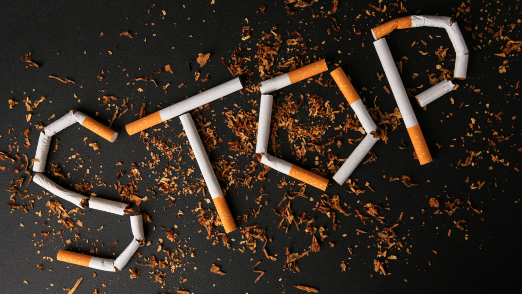 Reino Unido aprueba ley que prohíbe comprar tabaco a personas nacidas a partir de 2009
