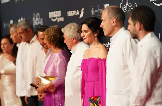 Isabel Díaz Ayuso deslumbra en los Premios Platino 2024 con un espectacular vestido de Vicky Martín Berrocal