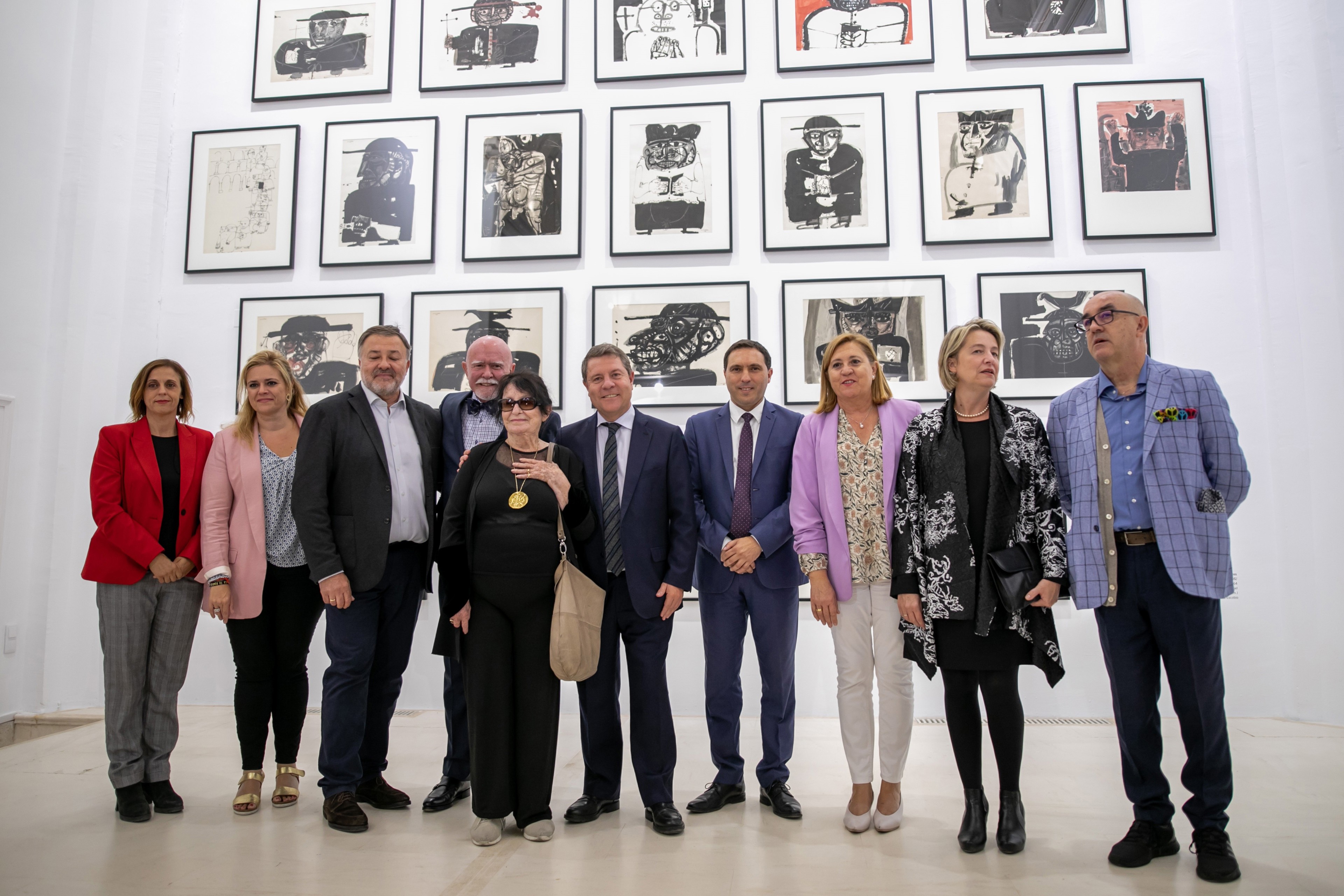 El presidente de Castilla-La Mancha, Emiliano García-Page, inaugura la exposición ‘Manolo Millares (Cincuenta años después)’, que acoge la Fundación Antonio Pérez – Centro de Arte Contemporáneo